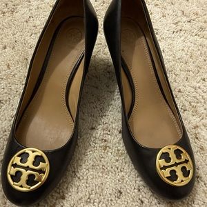 Tory Burch Chelsea Wedge Sz. 7.5 Womens